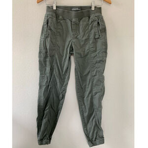 Eddie Bauer Women's Laid Back Twill Jogger‎ in Capers